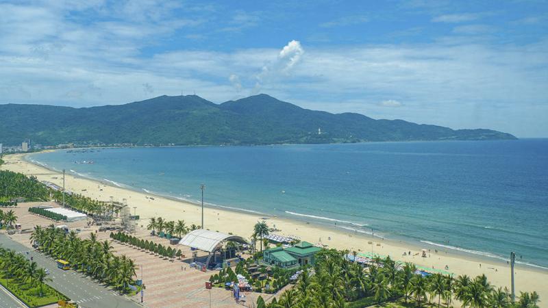 Ở một nơi núi thò chân xuống biển