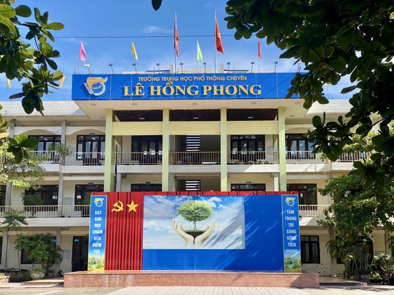 Trường THPT chuyên Lê Hồng Phong (Nam Định)