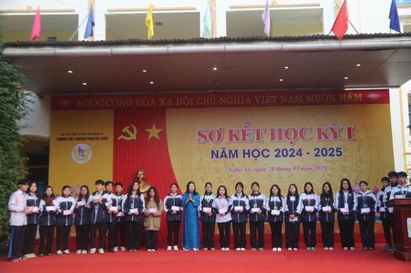 Trường THPT chuyên Phan Bội Châu (Nghệ An)
